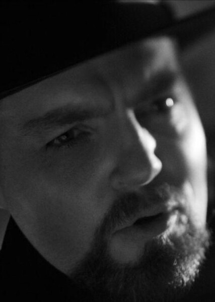 Tom Burke photo
