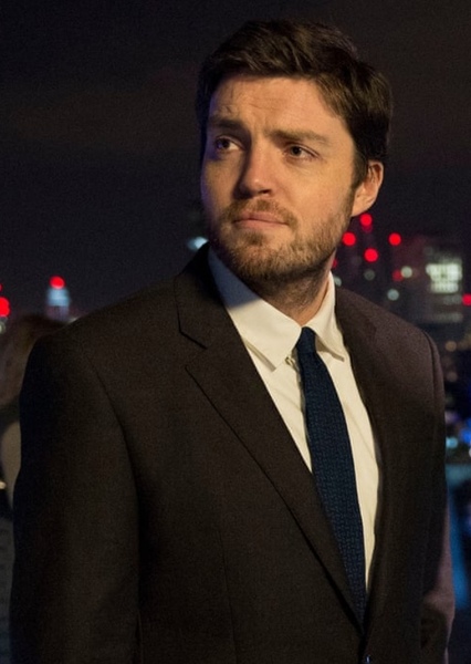 Tom Burke photo