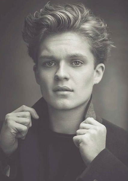 Tom Glynn-Carney photo