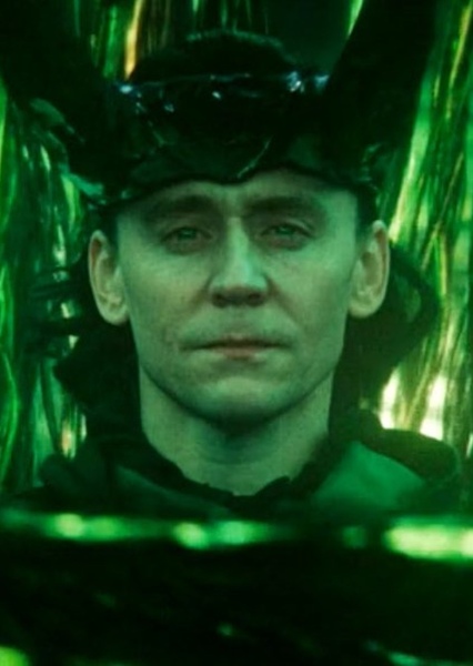 Tom Hiddleston photo