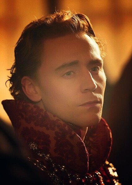 Tom Hiddleston photo