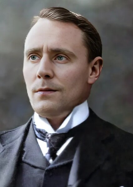 Tom Hiddleston