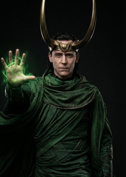 Tom Hiddleston photo