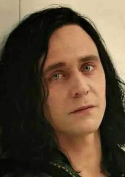Tom Hiddleston photo