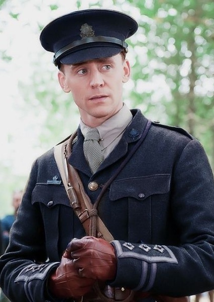 Tom Hiddleston photo