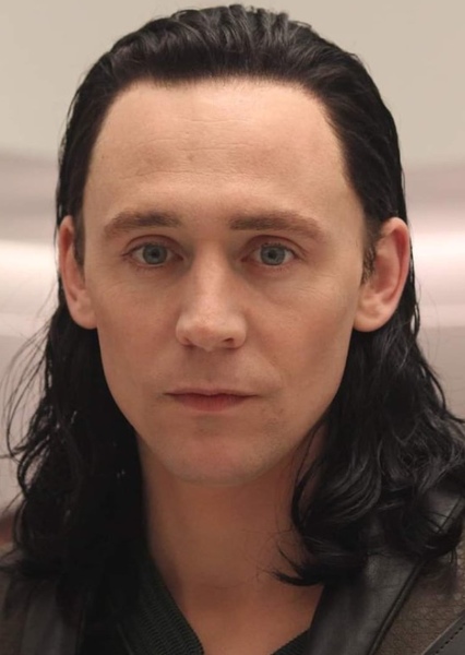 Tom Hiddleston photo
