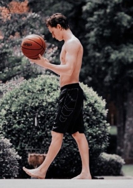 Tom Holland photo