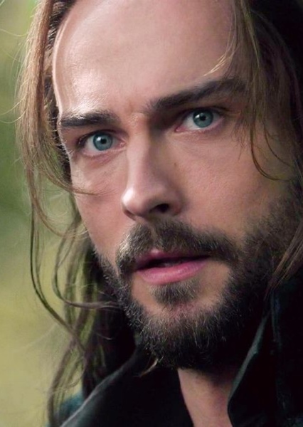 Tom Mison photo