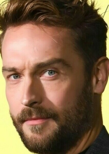 Tom Mison photo