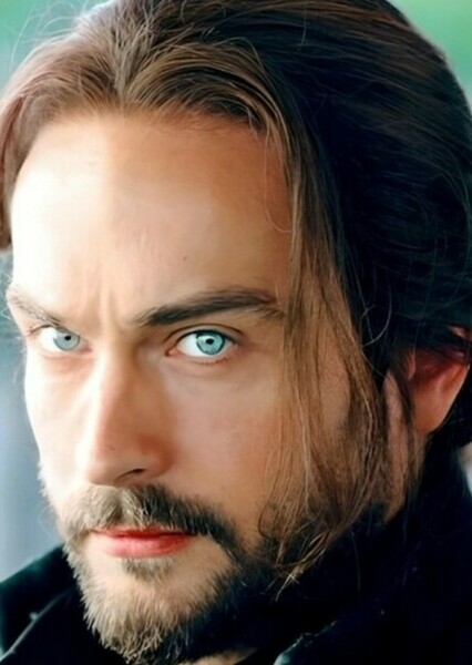 Tom Mison photo
