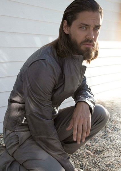 Tom Payne photo