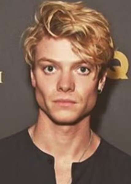 Tom Rhys Harries photo