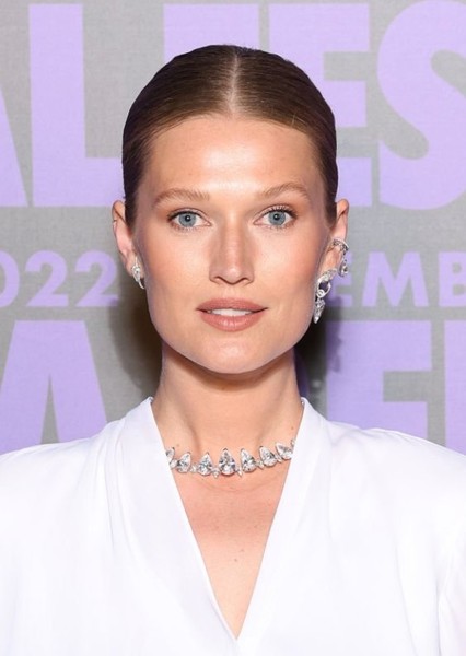 Toni Garrn photo