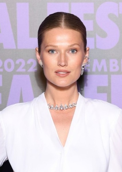 Toni Garrn photo