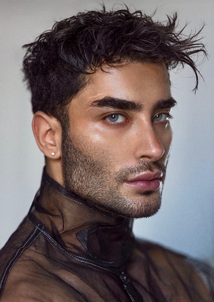 Toni Mahfud photo