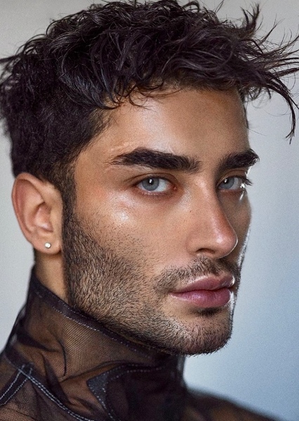 Toni Mahfud photo