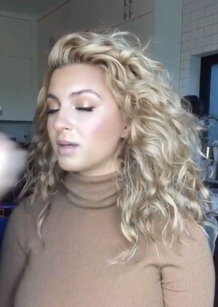 Tori Kelly photo