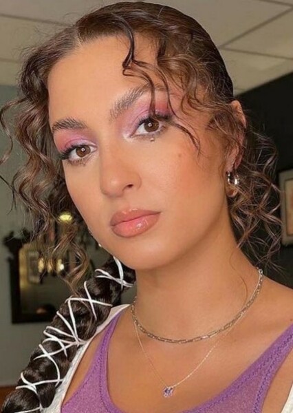 Tori Kelly photo