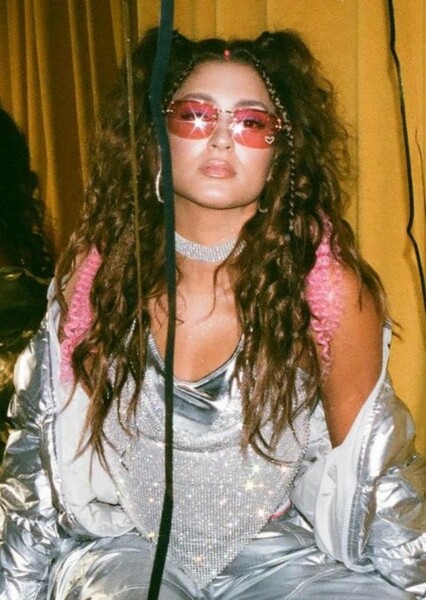 Tori Kelly photo