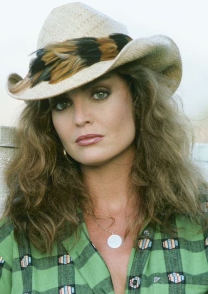 Tracy Scoggins photo