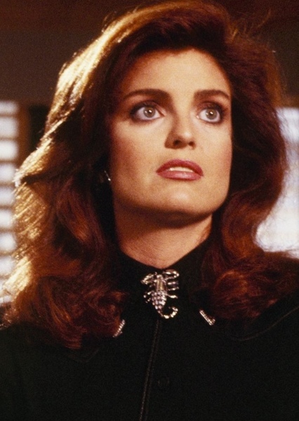 Tracy Scoggins photo