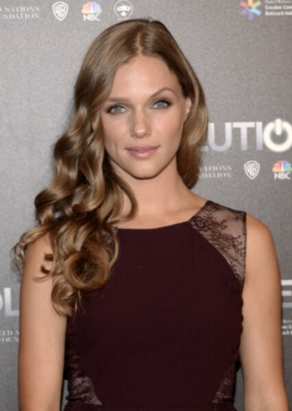 Tracy Spiridakos photo