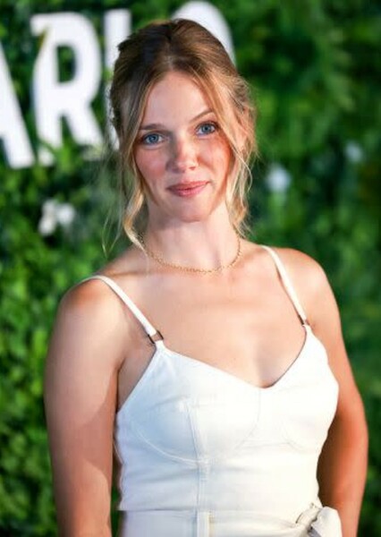 Tracy Spiridakos photo