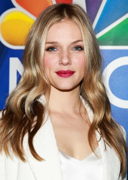 Tracy Spiridakos photo