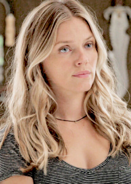 Tracy Spiridakos photo