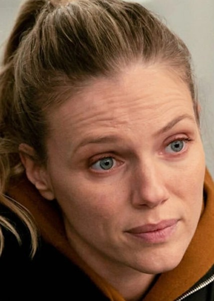 Tracy Spiridakos photo