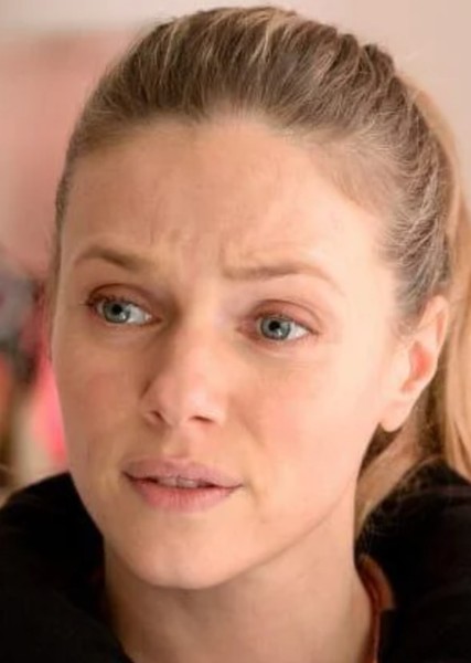 Tracy Spiridakos photo