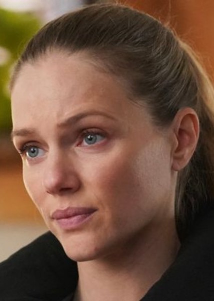 Tracy Spiridakos photo