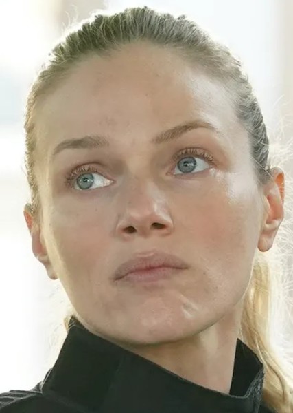 Tracy Spiridakos photo