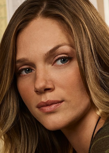 Tracy Spiridakos photo