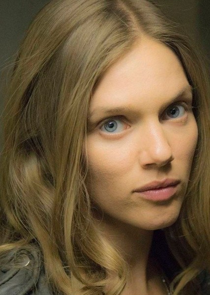 Tracy Spiridakos photo