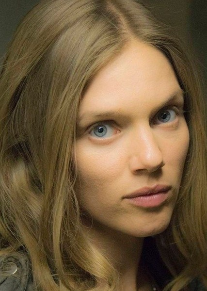 Tracy Spiridakos photo