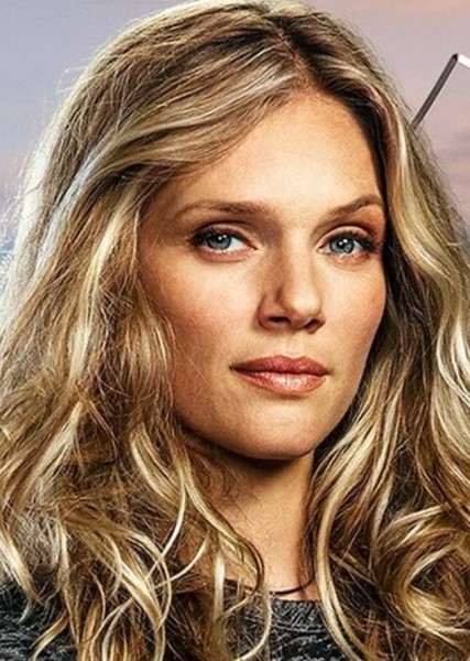 Tracy Spiridakos photo