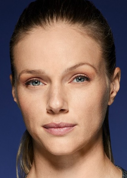 Tracy Spiridakos photo