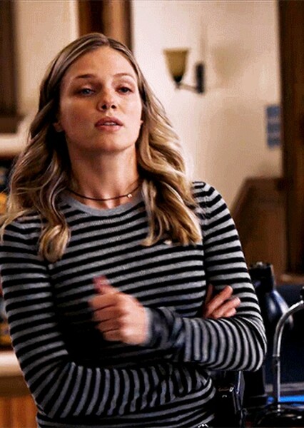Tracy Spiridakos photo