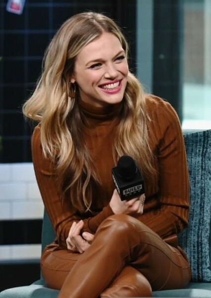 Tracy Spiridakos photo