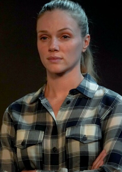 Tracy Spiridakos photo