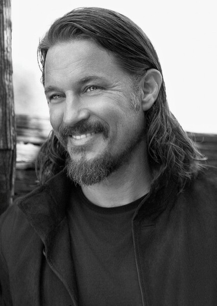 Travis Fimmel photo