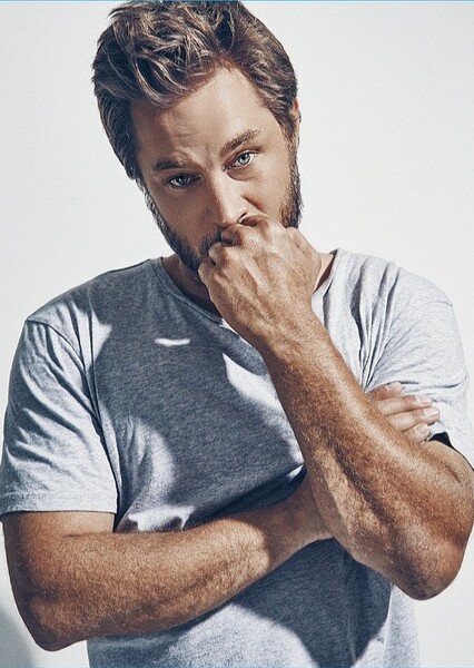 Travis Fimmel photo