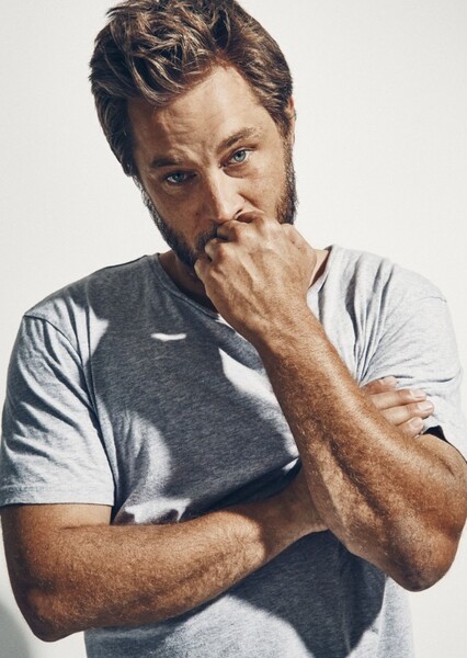 Travis Fimmel photo
