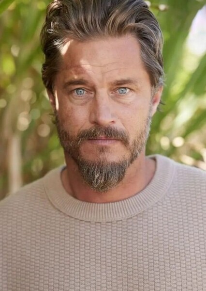 Travis Fimmel photo