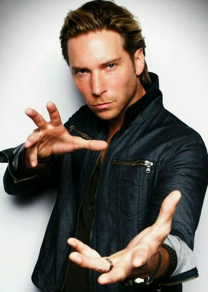Troy Baker photo