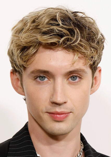 Troye Sivan photo