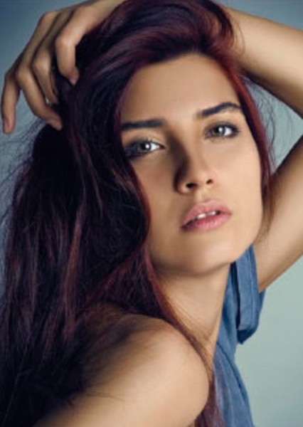 Tuba Büyüküstün photo