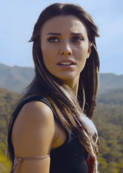 Tuvana Türkay photo