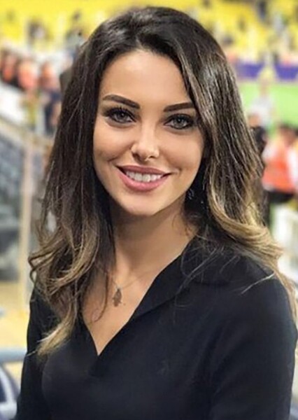 Tuvana Türkay photo